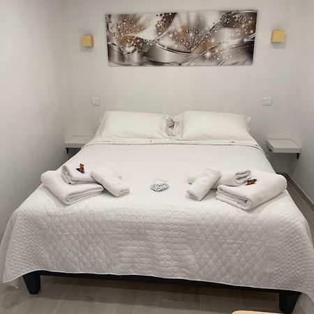 Grand Studio Neuf A 50 M Du Port Saint-Tropez Esterno foto