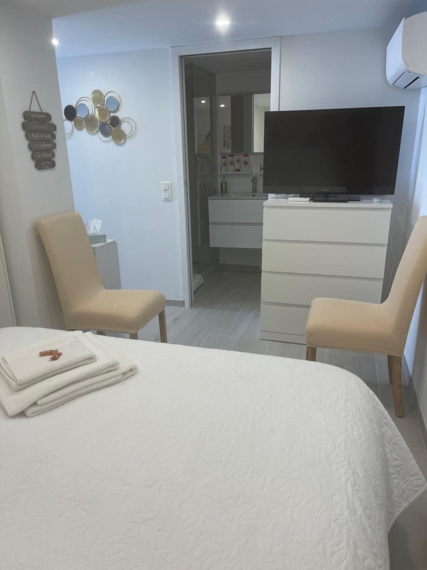 Grand Studio Neuf A 50 M Du Port Saint-Tropez Esterno foto